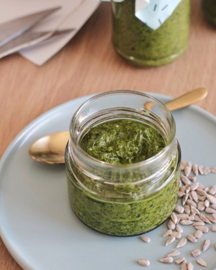 Bärlauchpesto mit Sonnenblumenkernen - SONNENTOR.com Bärlauchpesto mit Sonnenblumenkernen - SONNENTOR.com
